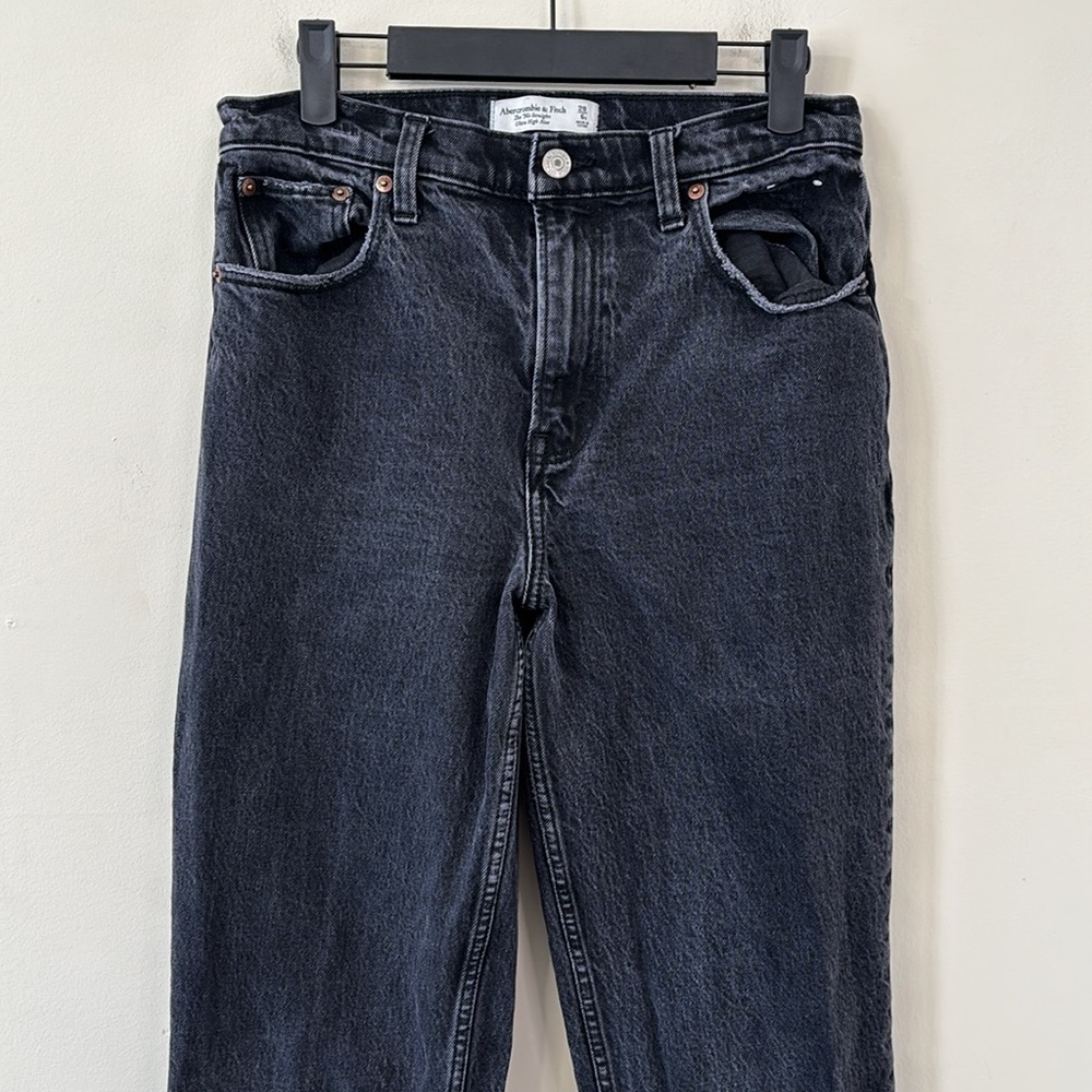 Abercrombie & Fitch The 90s Straight Ultra High Rise Black Wash Denim Jeans 28S - Picture 2 of 10